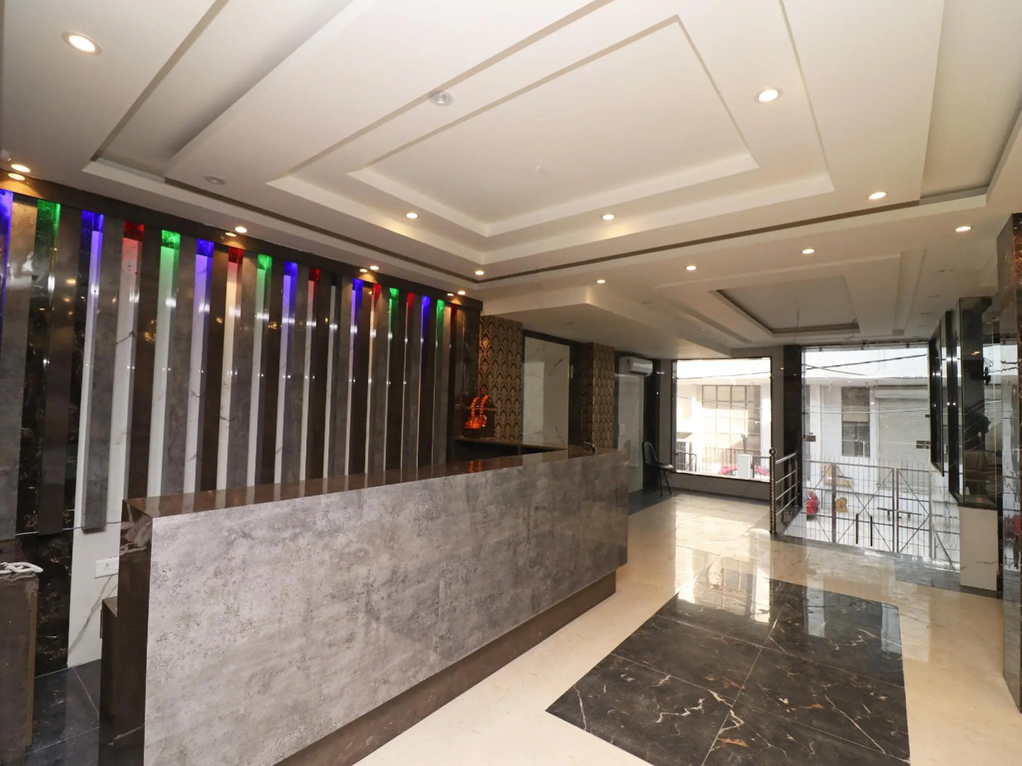 Oyo 27009 Hotel Alovia Delhi