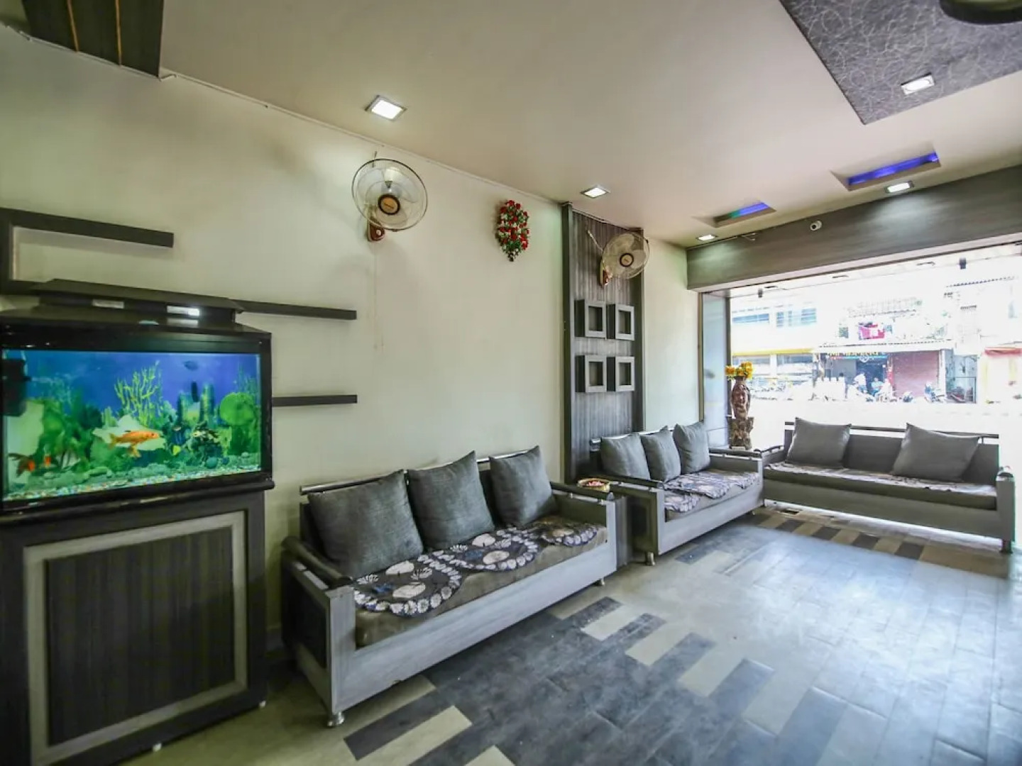 OYO 15887 Hotel Kanak