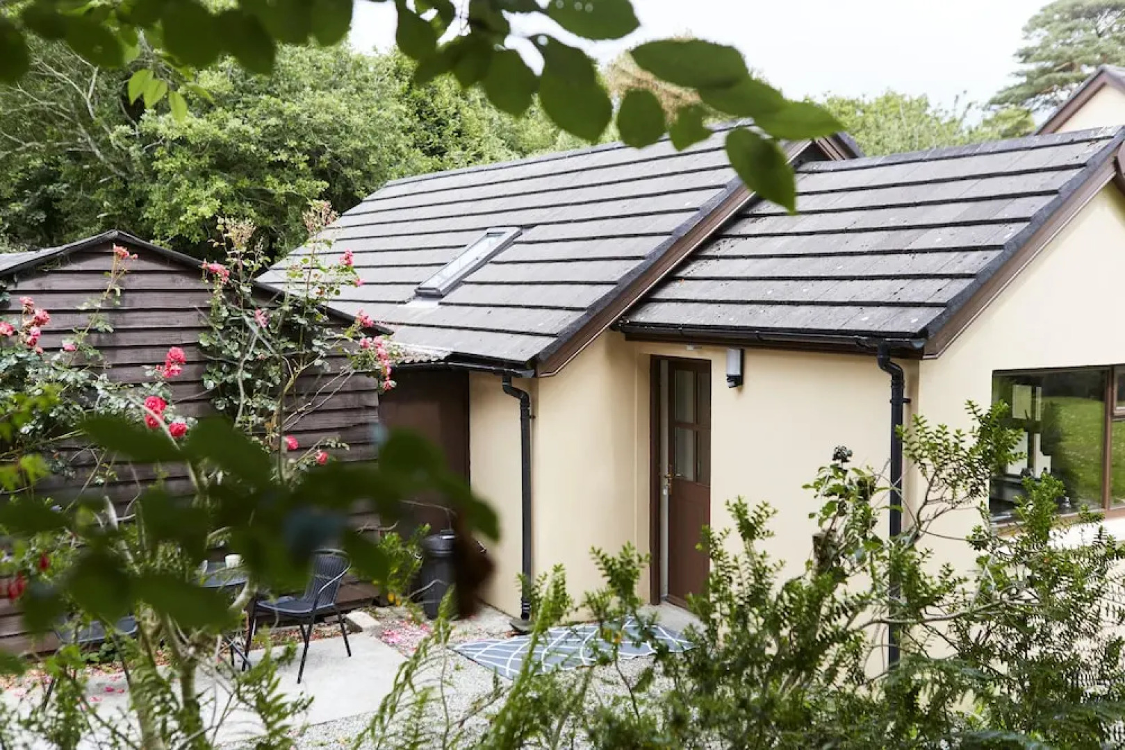 Sea View 1-bed Cottage With Private Garden