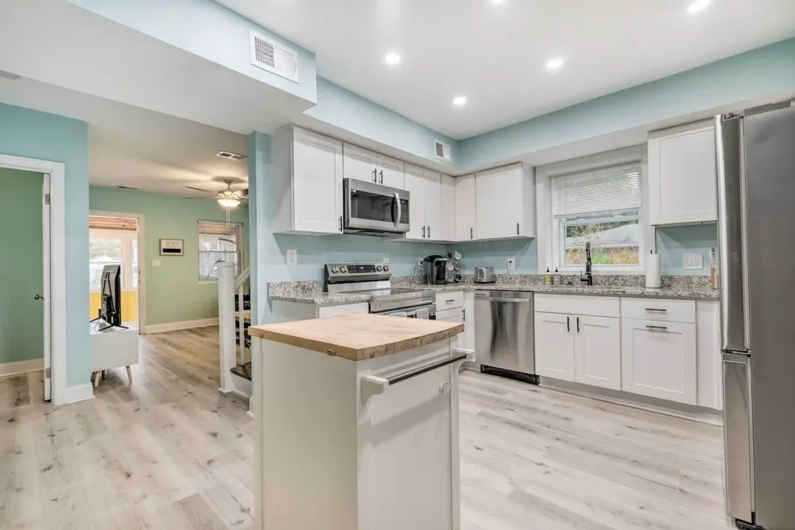 Updated North Beach Cottage: Pet Friendly!