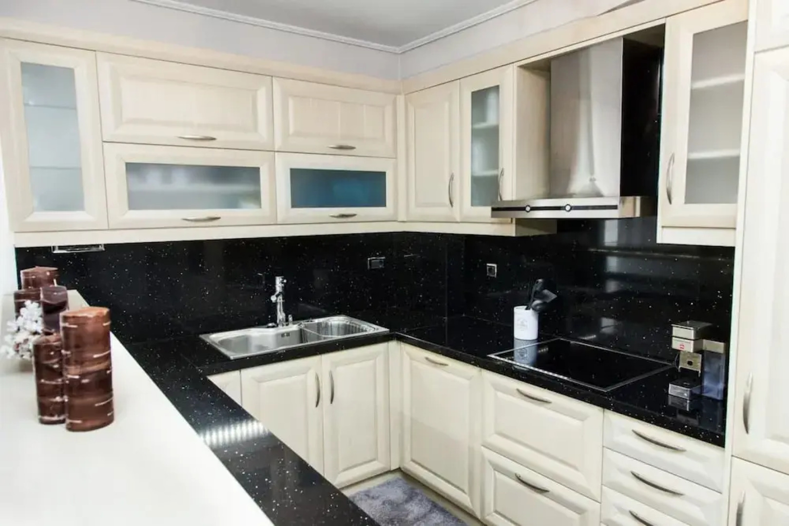 Elegant & Spacious  Apt. with Sea View