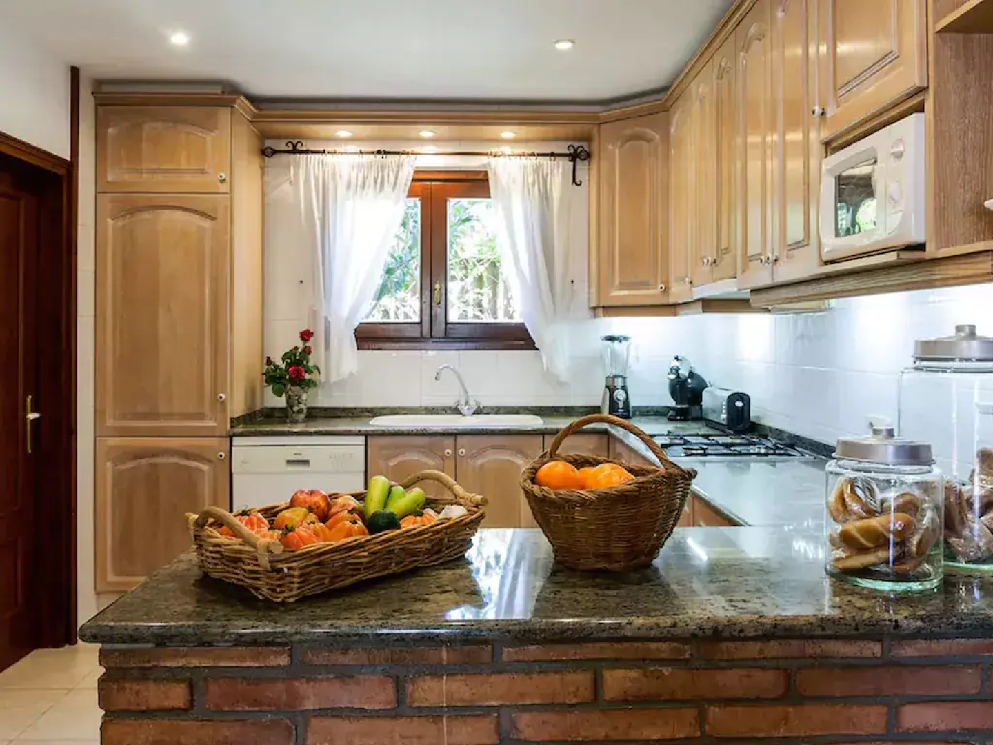 Ideal villa in Peralada with private pool and garden