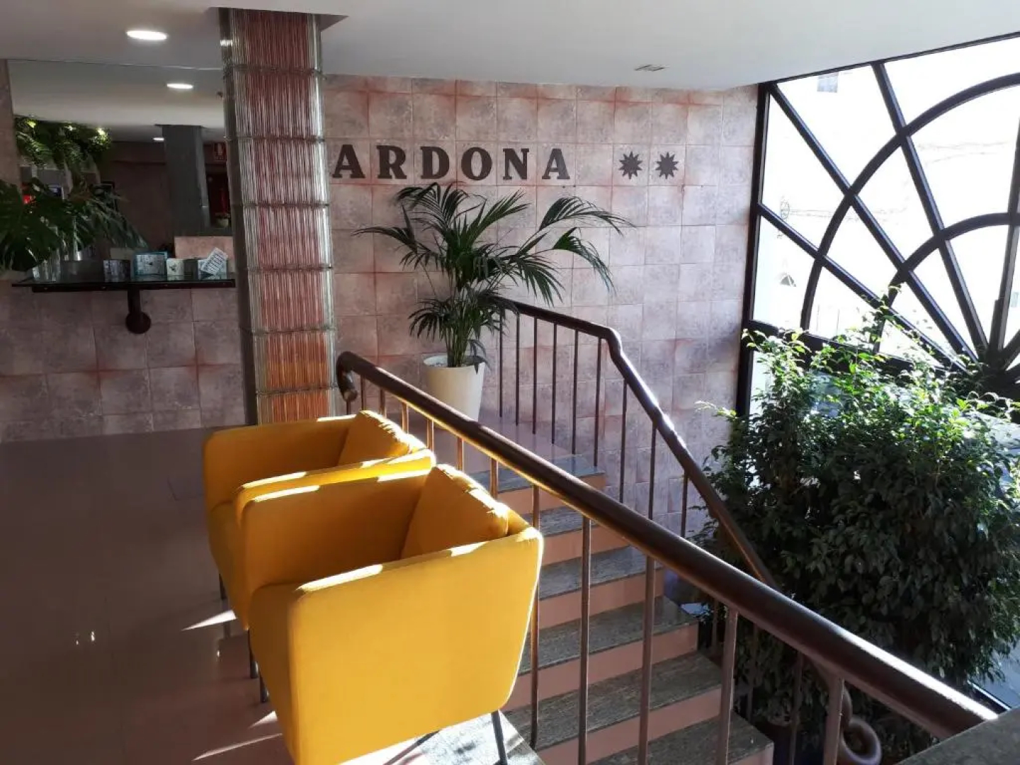 Hostal Residencia Cardona