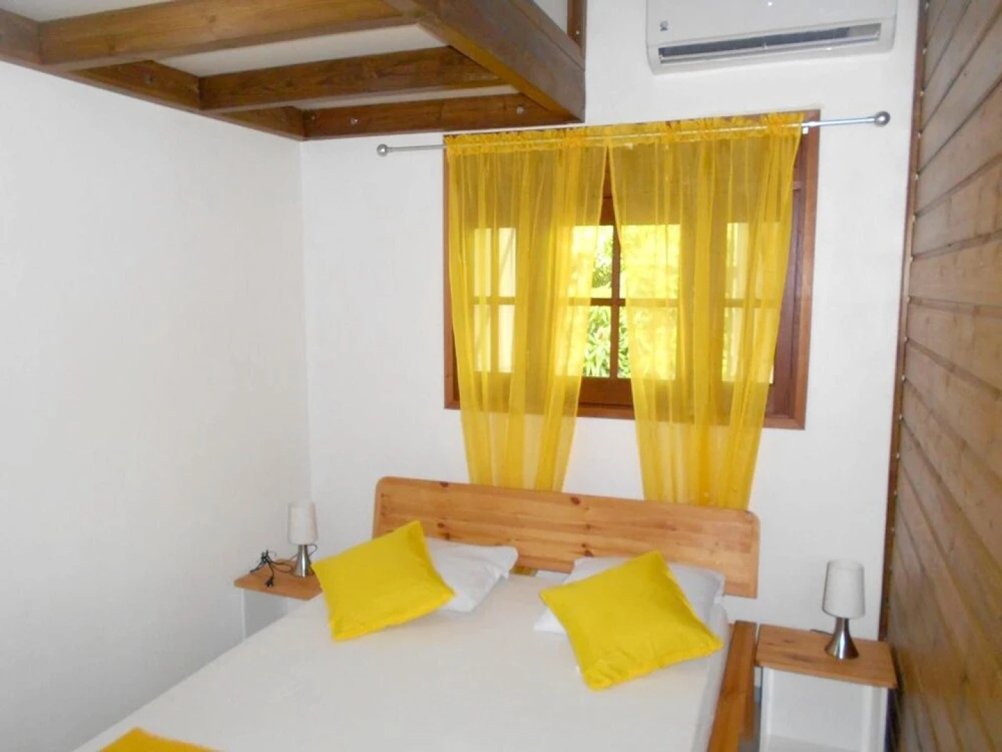 House With 2 Bedrooms in Deshaies, With Enclosed Garden and Wifi - 400
