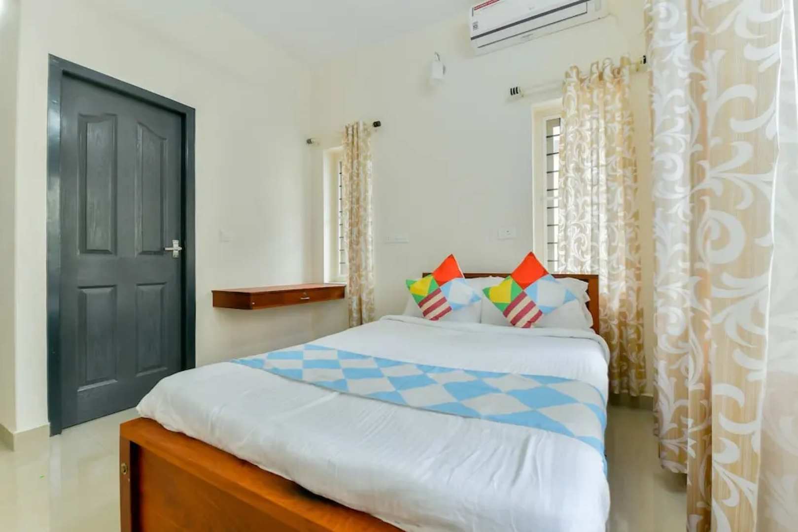 OYO 18602 Home Spacious Stay Near Lulu Mall
