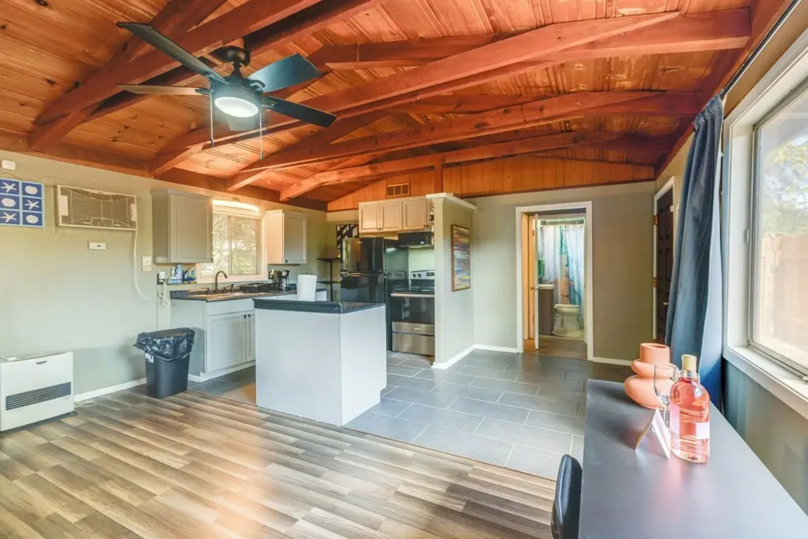 < 1 Mi to Water: Cozy Clearlake Cabin