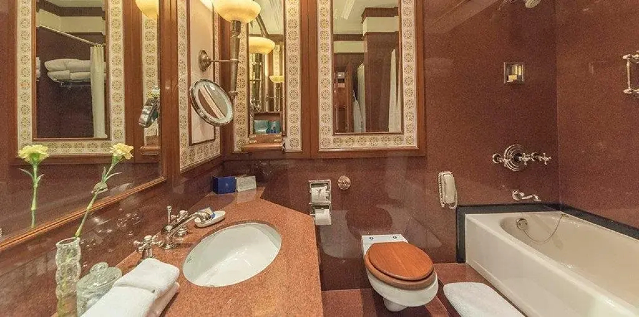 The Oberoi Grand Kolkata Hotel