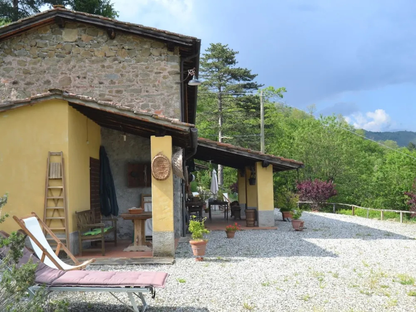 Beautiful Cottage in Pescia with Hot Tub