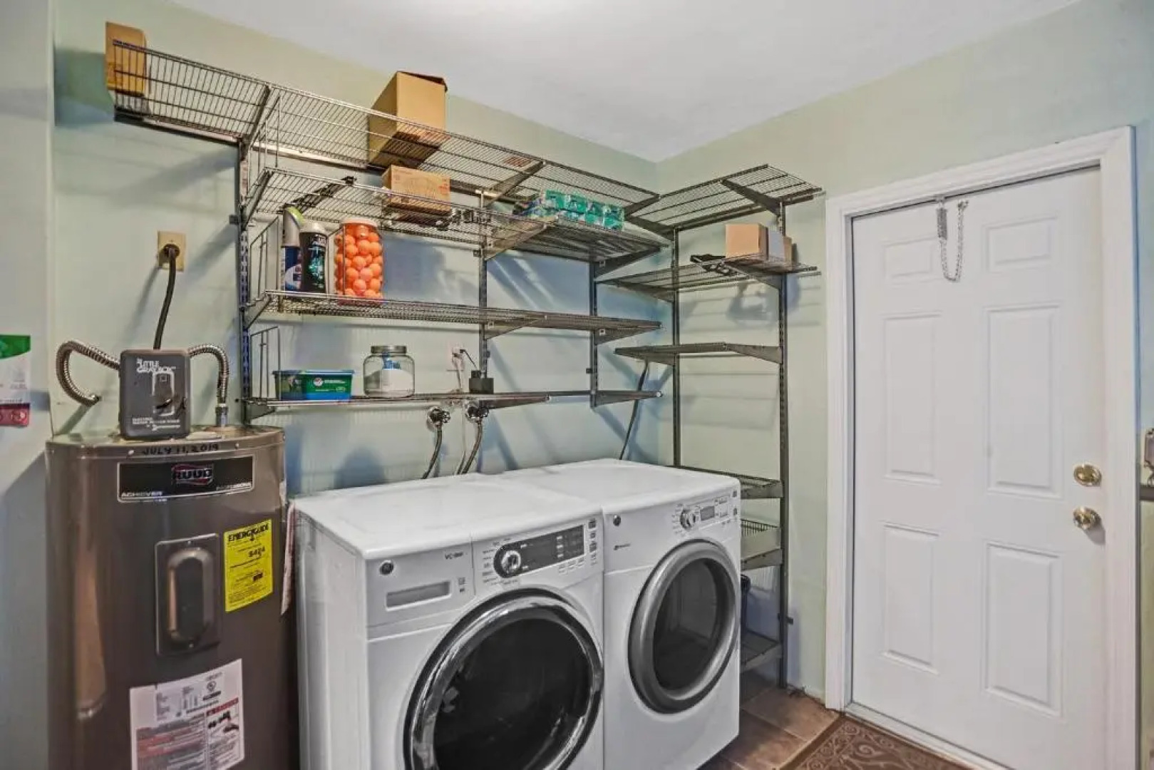 NEW Adorable Villa 7 min to Beach Trampoline