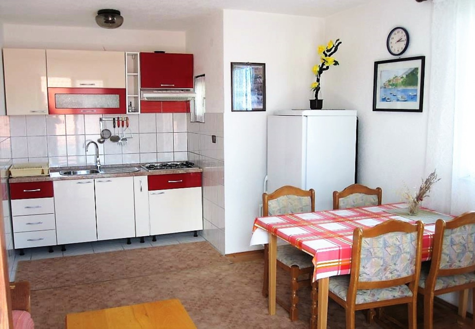 Apartment Šera - 50 m from beach: A2 Pisak, Riviera Omis