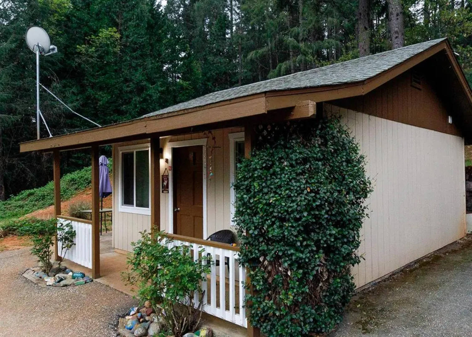 Rollins Lakeside Inn