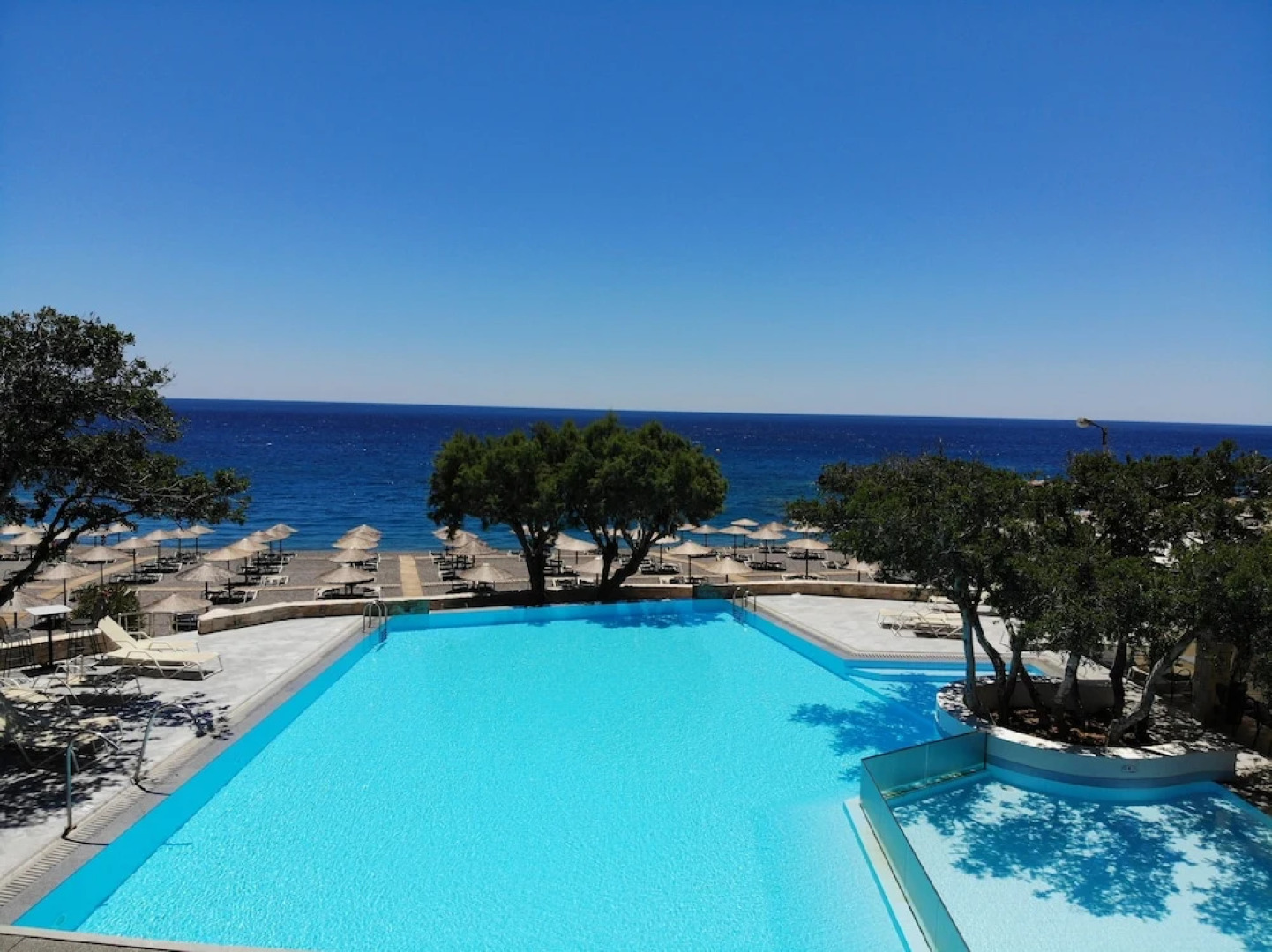 Kakkos Bay Hotel & Bungalows