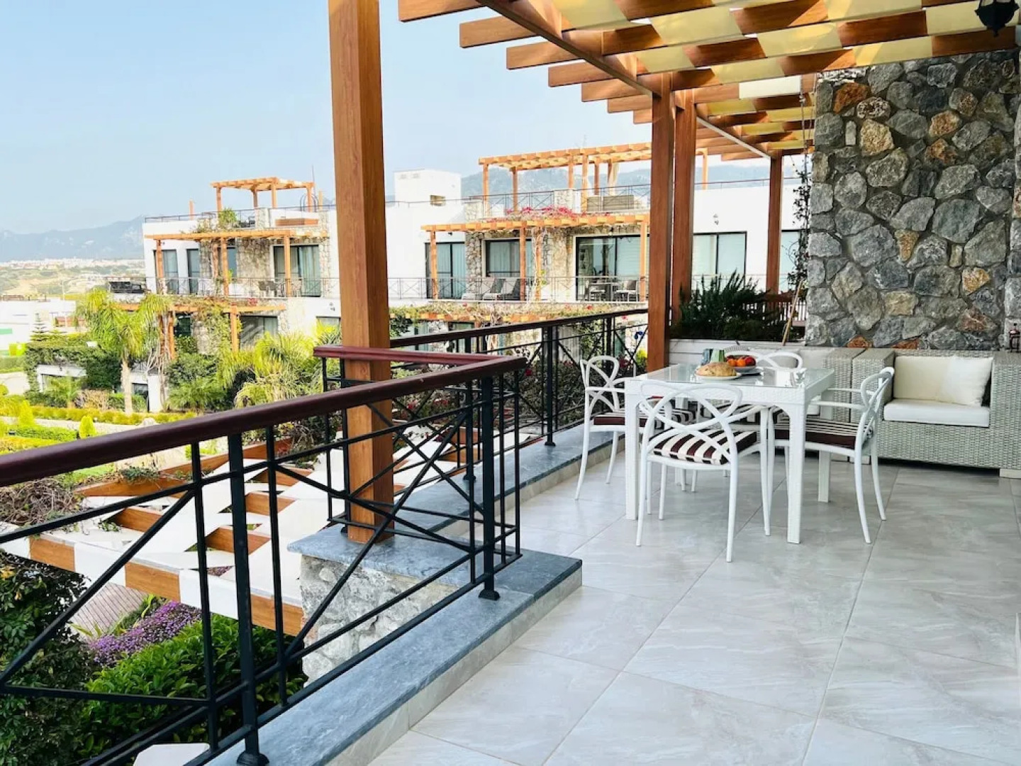 Luxurious Seafront Penthouse