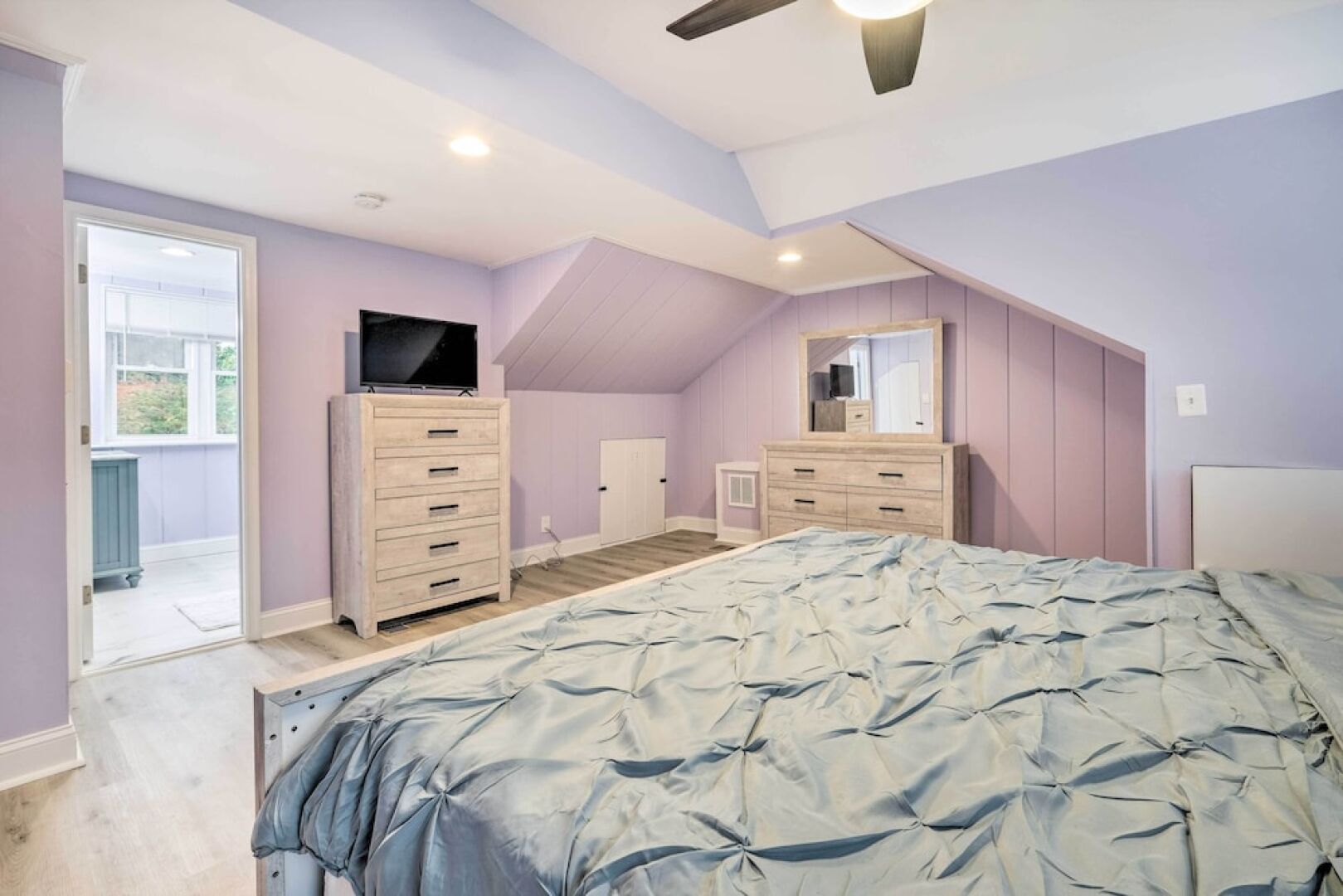 Updated North Beach Cottage: Pet Friendly!