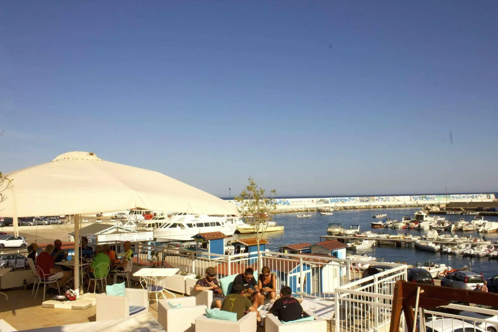 Bue Marino Hotel & Rooftop Bar