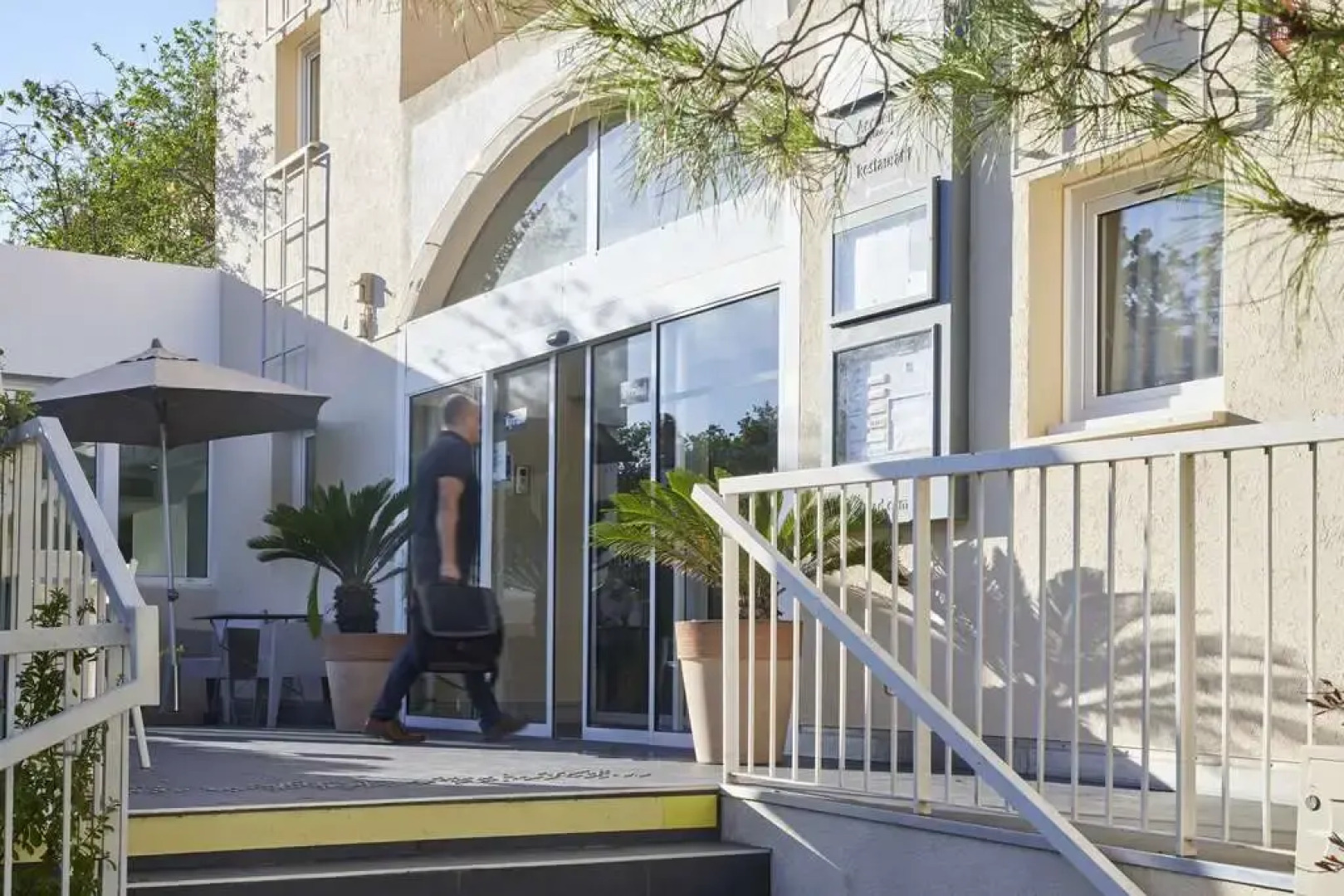 Hôtel, restaurant Kyriad Fréjus