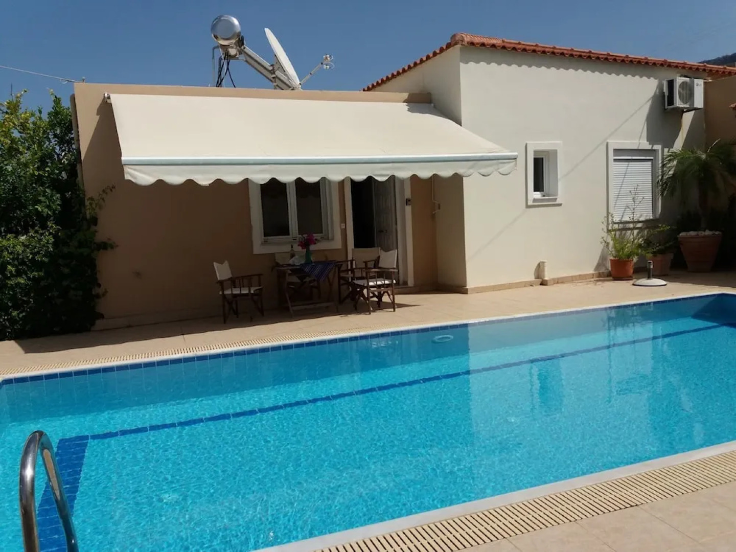 Luxurious Holiday Home in Vamos Plaka With Swimming Pool