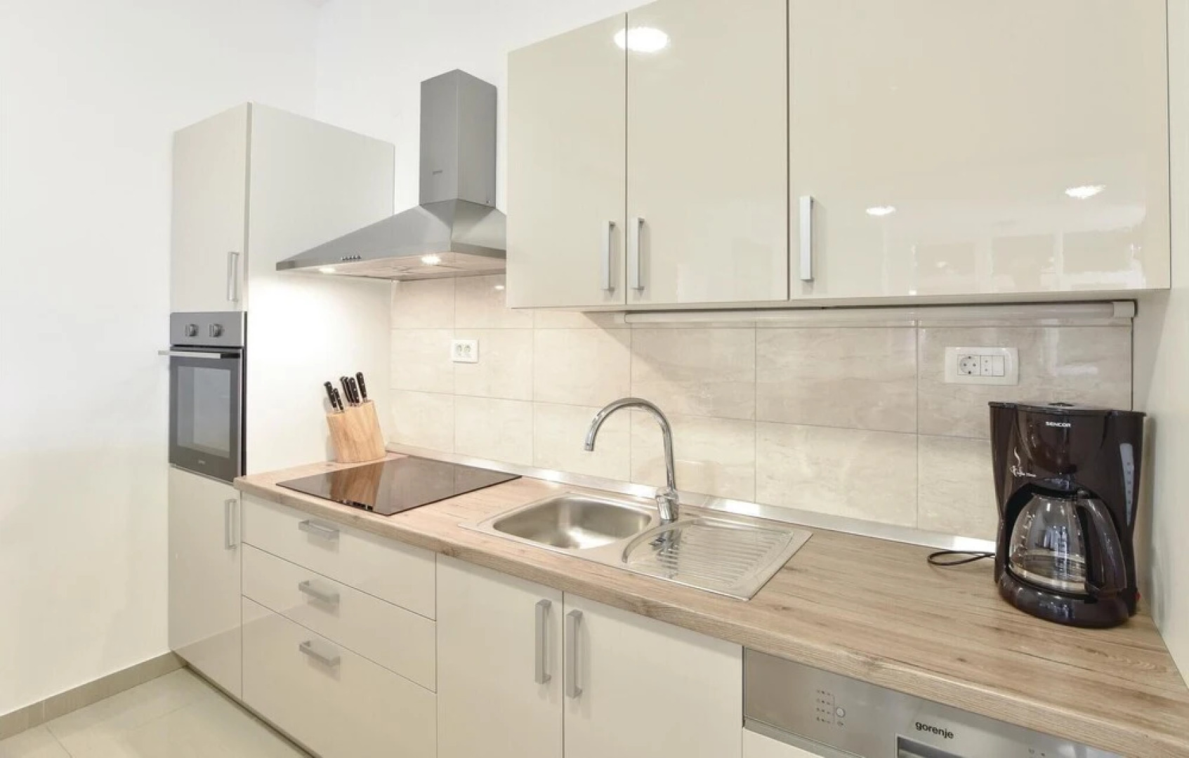 Nice Home in Duce With Wifi and 10 Bedrooms