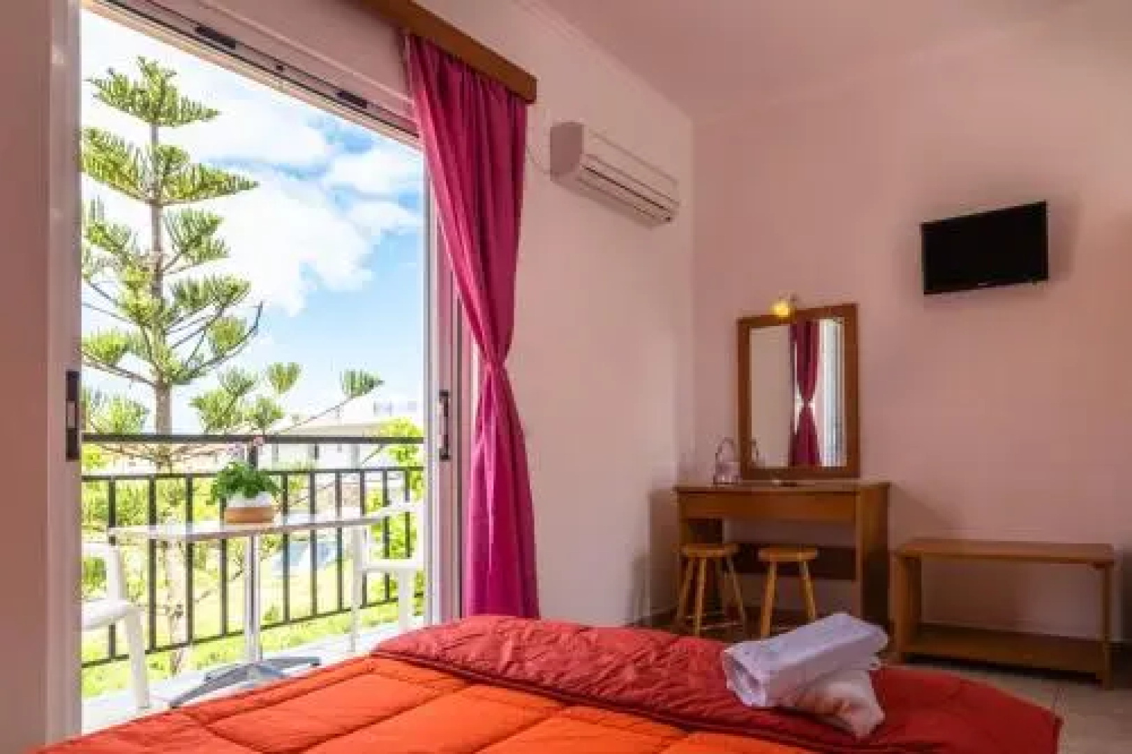 Anthi Studios & Apartments