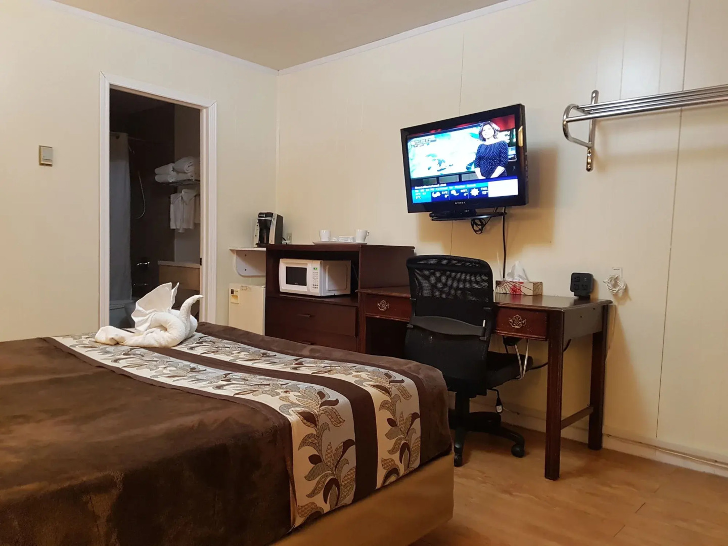 Parkway Motel & European Lodges