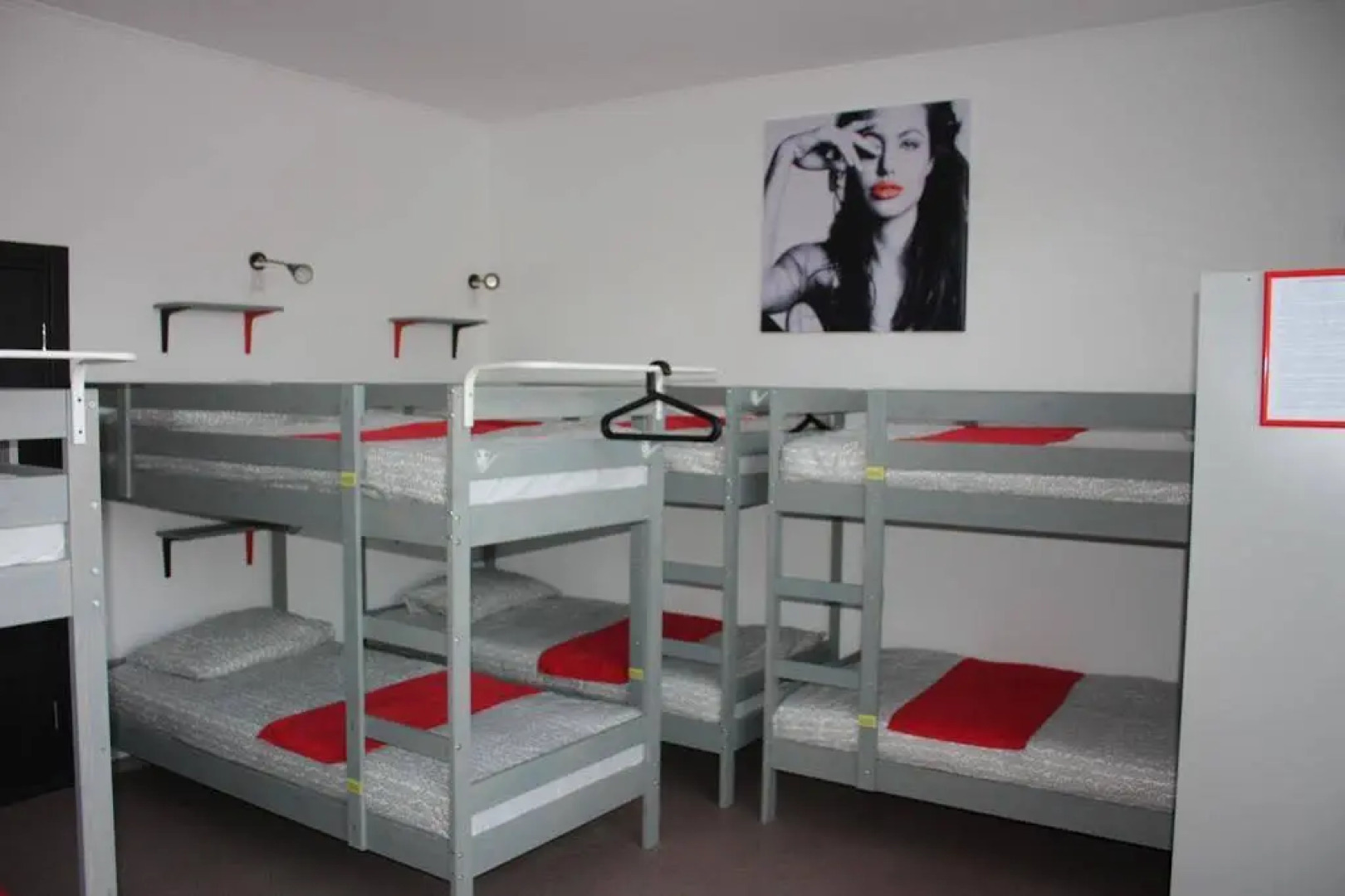 Хостел "Hollywood"