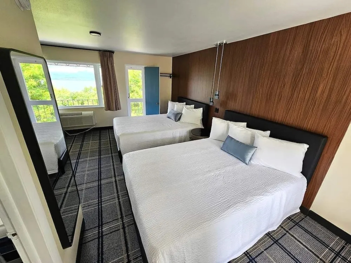 The Hotel Laurel at Seneca