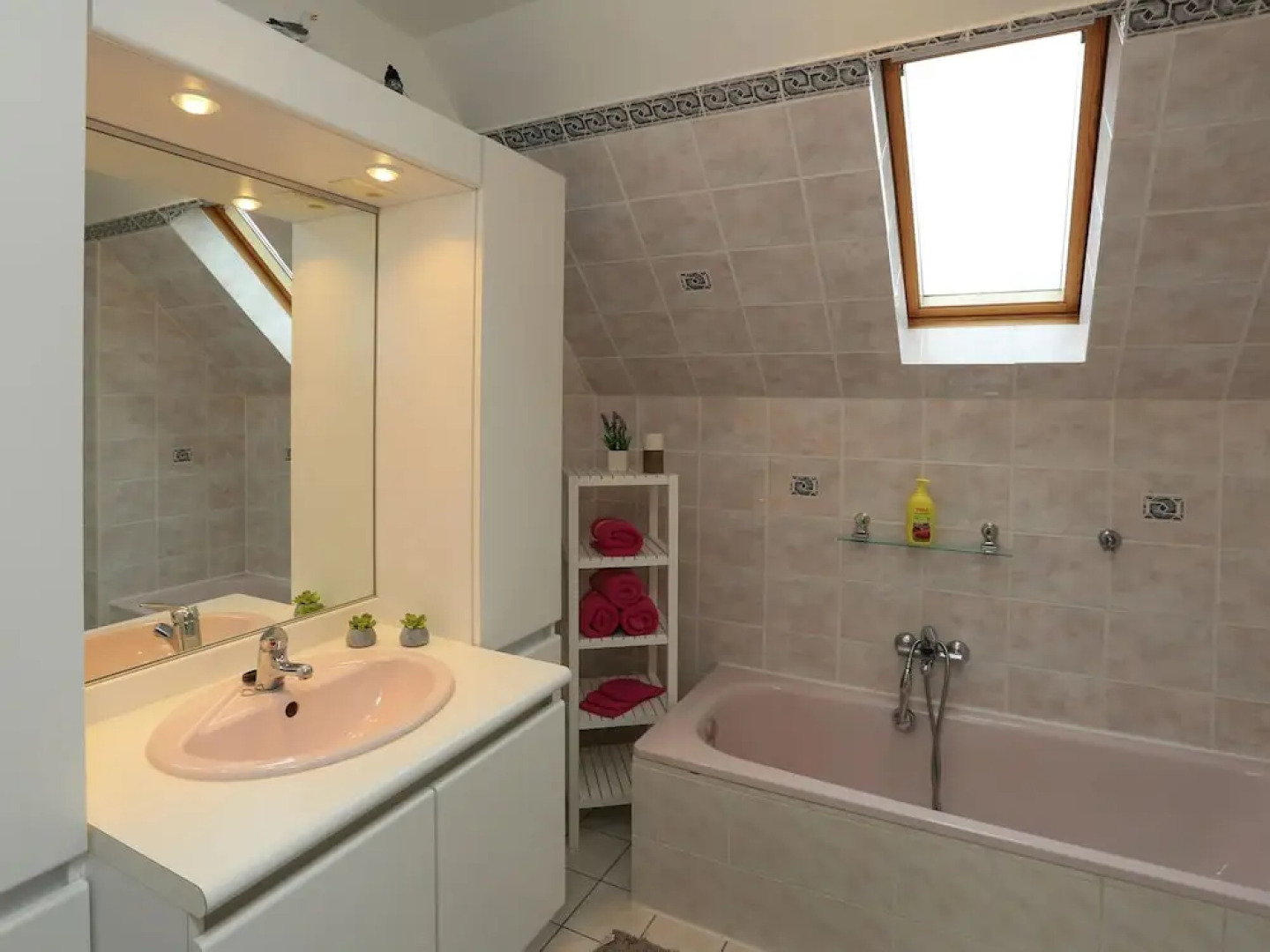 Beautiful Detached Home With Spacious Garden And Infrared Sauna 800 M From The Sea