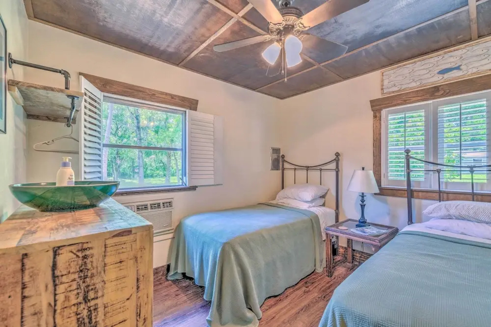 Waterside Anglers Heaven: Crooked River Fish Camp