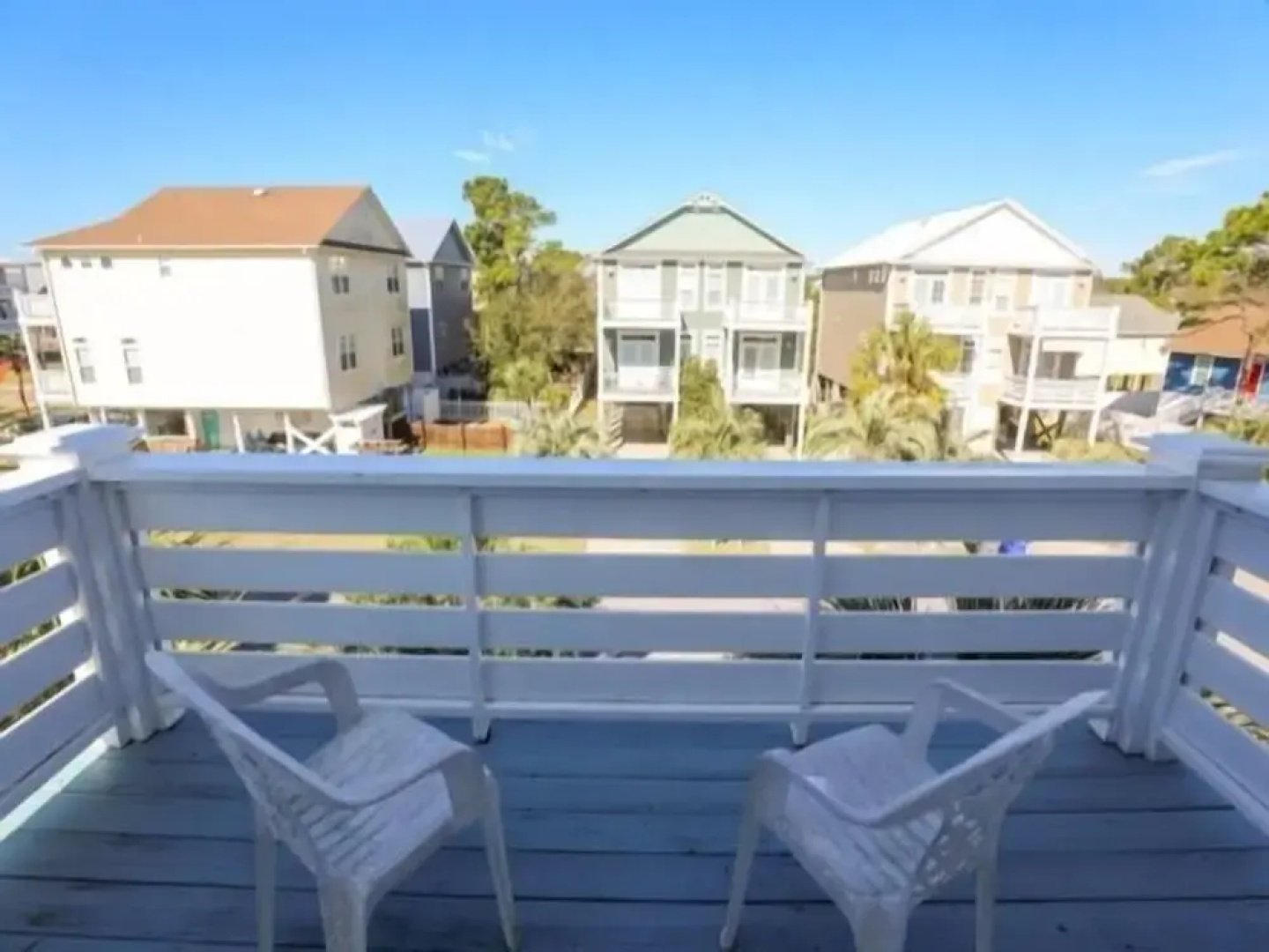 Sandy Bottoms - Relax, Unwind, And Enjoy All The Beach Has To Offer 3 Bedroom Home by Redawning