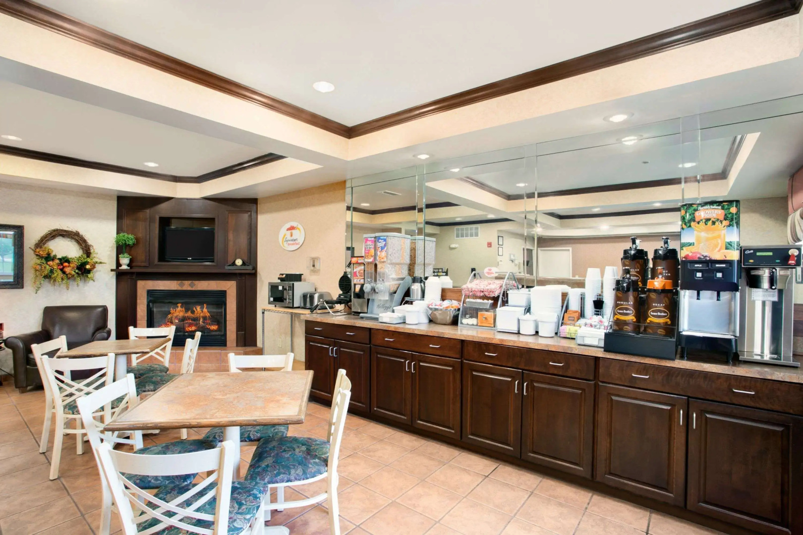 Super 8 by Wyndham Grayville