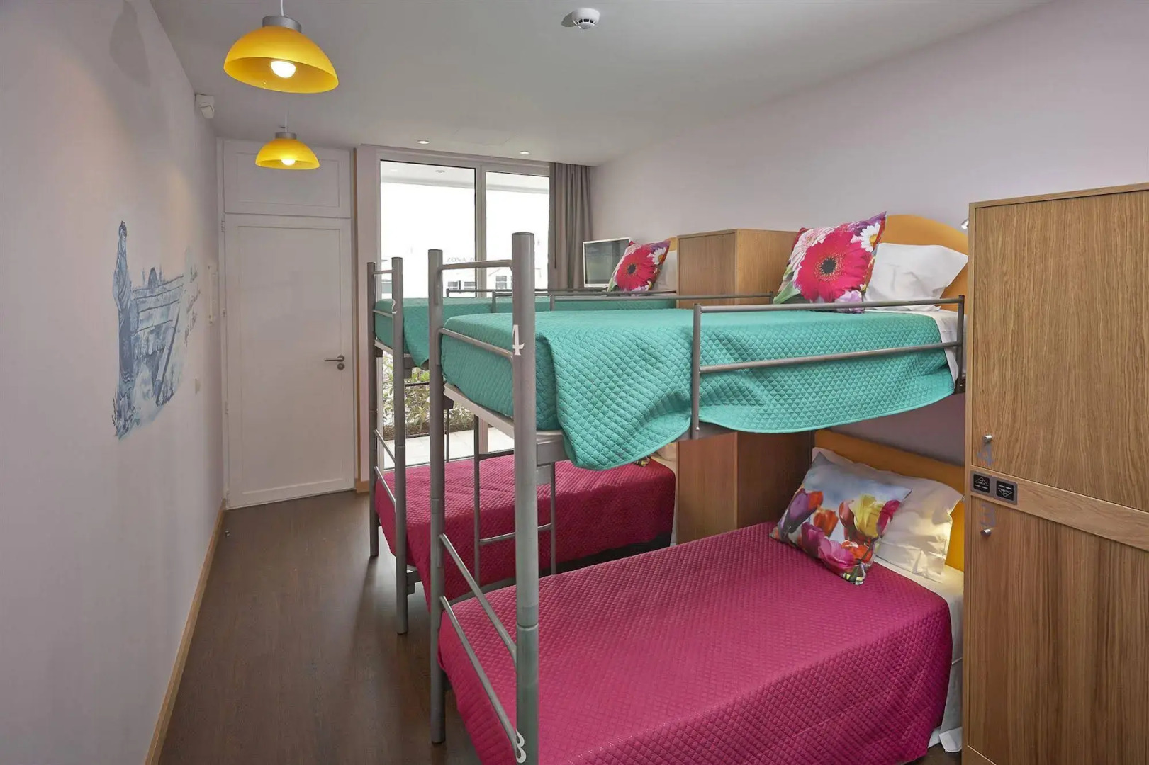 Welcome In - Suites & Hostel