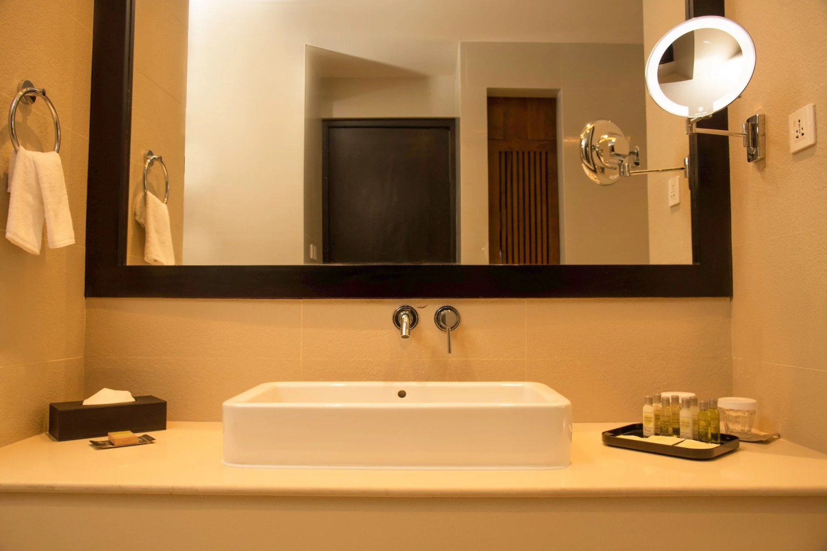 DoubleTree by Hilton Weerawila Rajawarna Resort