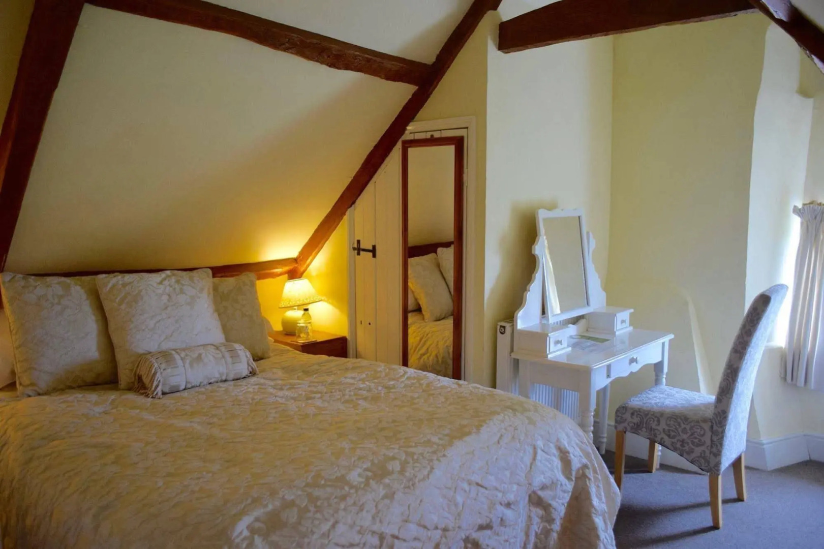 At the Farmhouse Hunters Hall