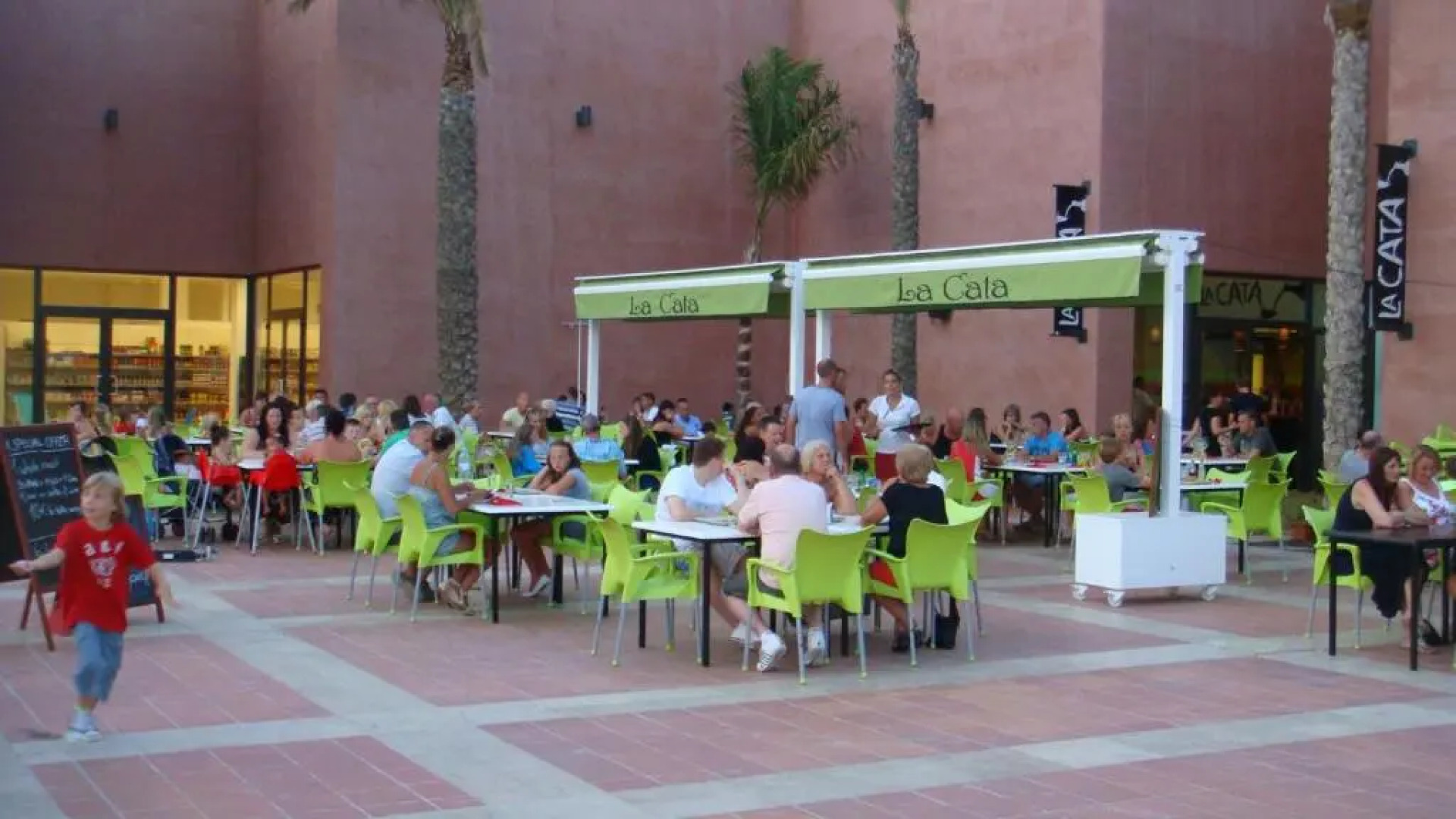 2 bed apartment on Condado De Alhama with roof solarium N5