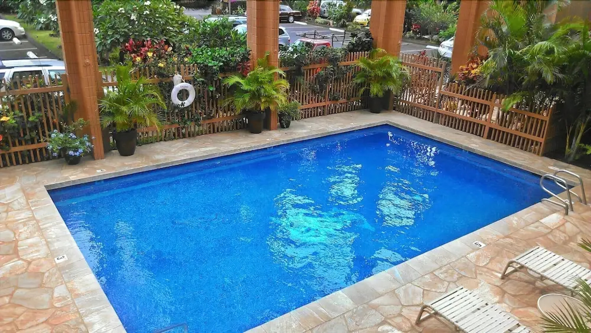 Kaleialoha #305 1 Bedroom 1 Bathroom Condo by Redawning