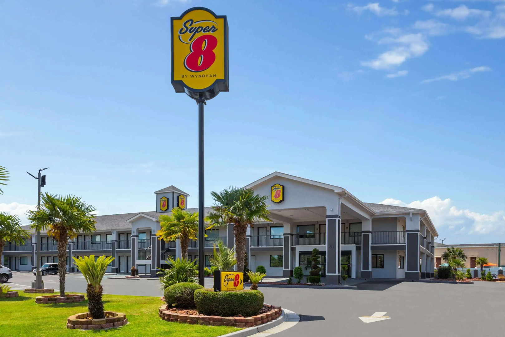 Super 8 by Wyndham Prattville Montgomery