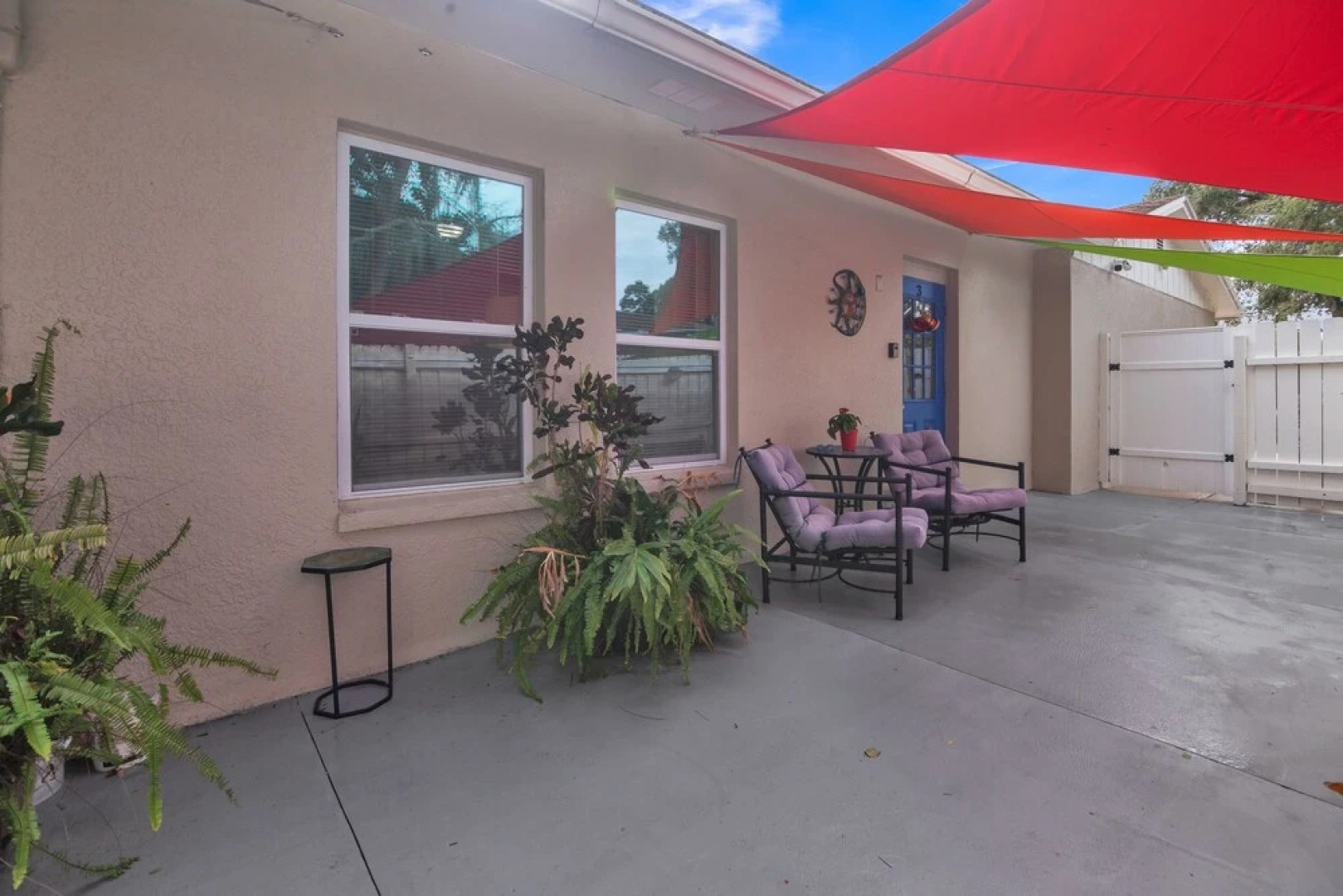 Tampa Tranquility - Chic Retreat 1 Bedroom Condo by Redawning