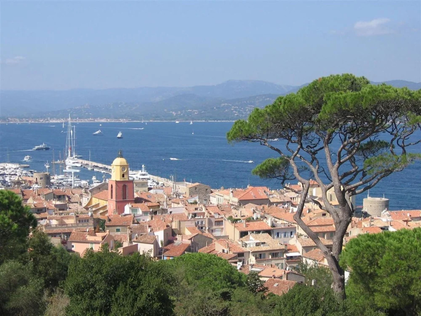 Quaint Holiday Home in Le Plan-de-la-Tour with Pool