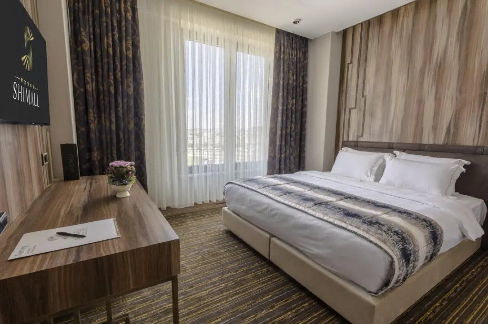 Shimall Deluxe Hotel