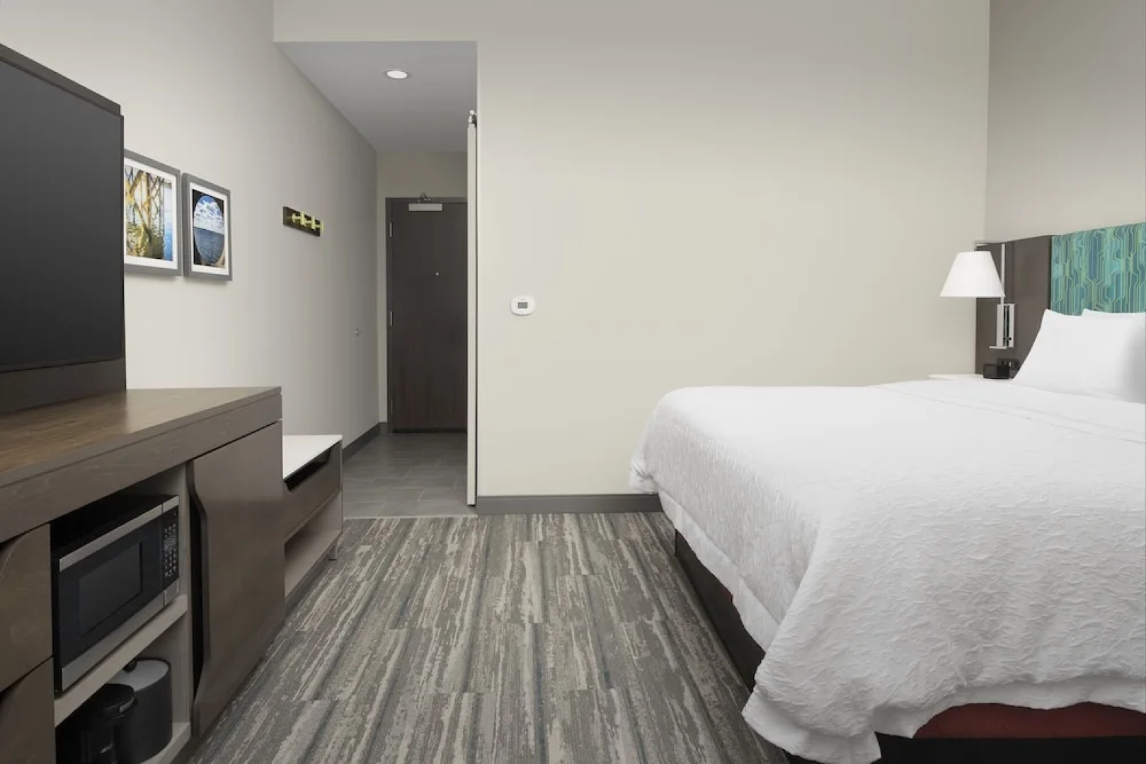 Hampton Inn & Suites Charlotte Airport Lake Pointe