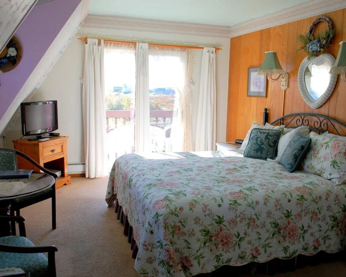 A Cape Cod Ocean Manor Inn