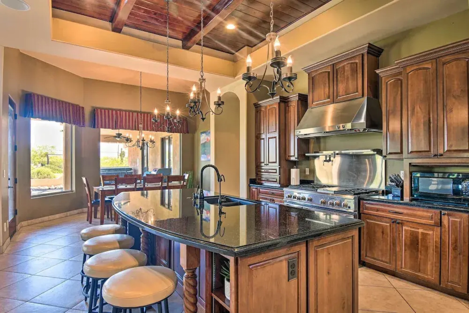 East Mesa Desert and Mountain Views: 5br, Pool