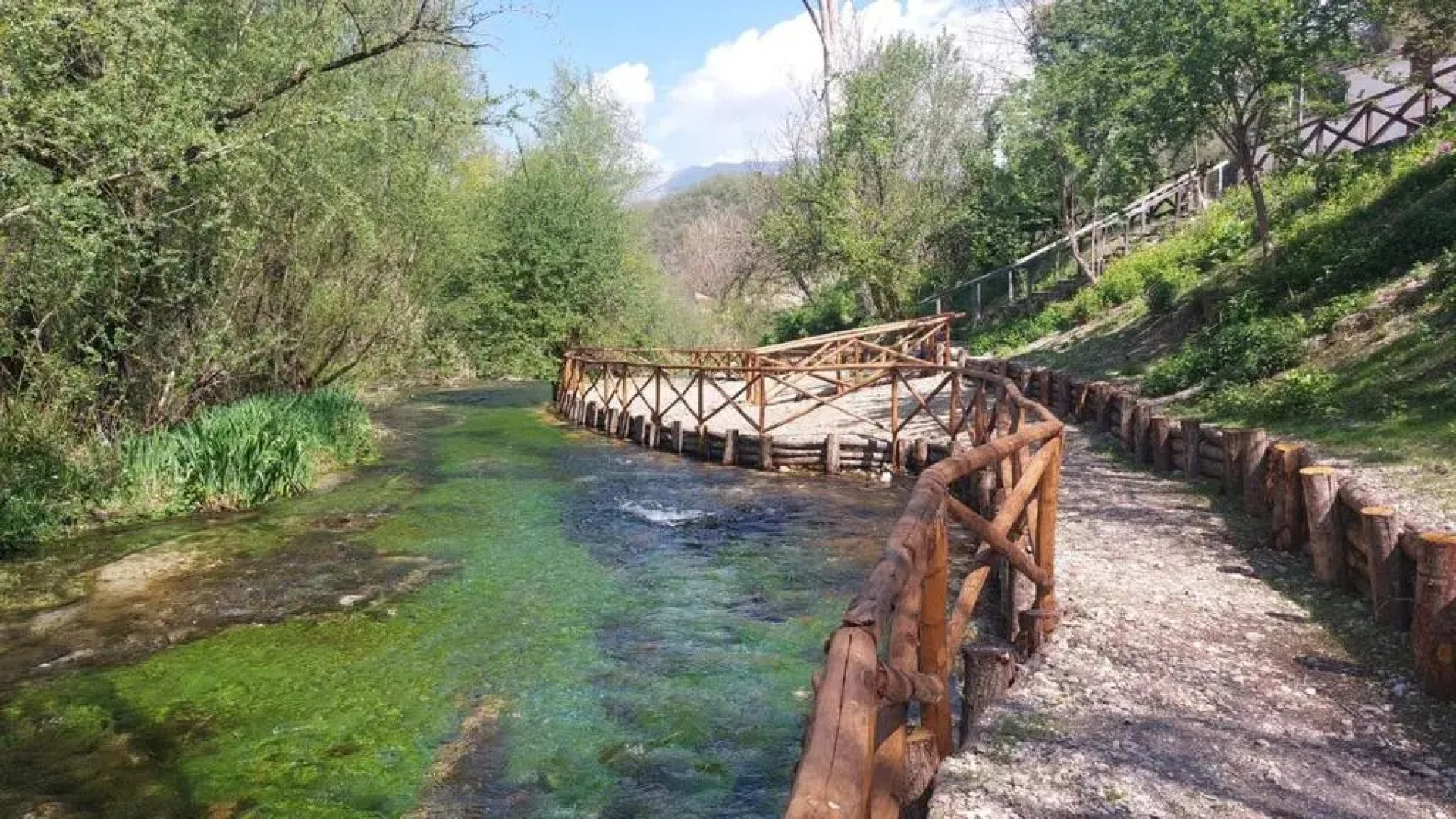 Casa Rosamari - su Lago di Posta Fibreno, Appartamento con camino