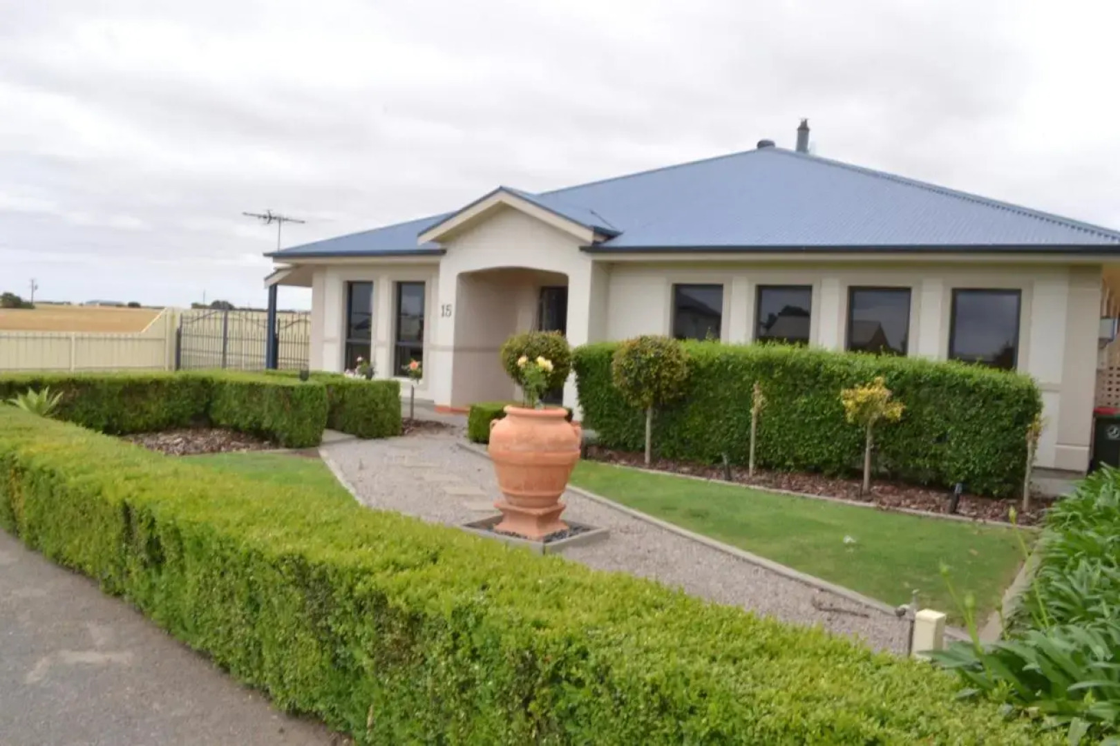 Stan Breeze: Elegant Family Retreat