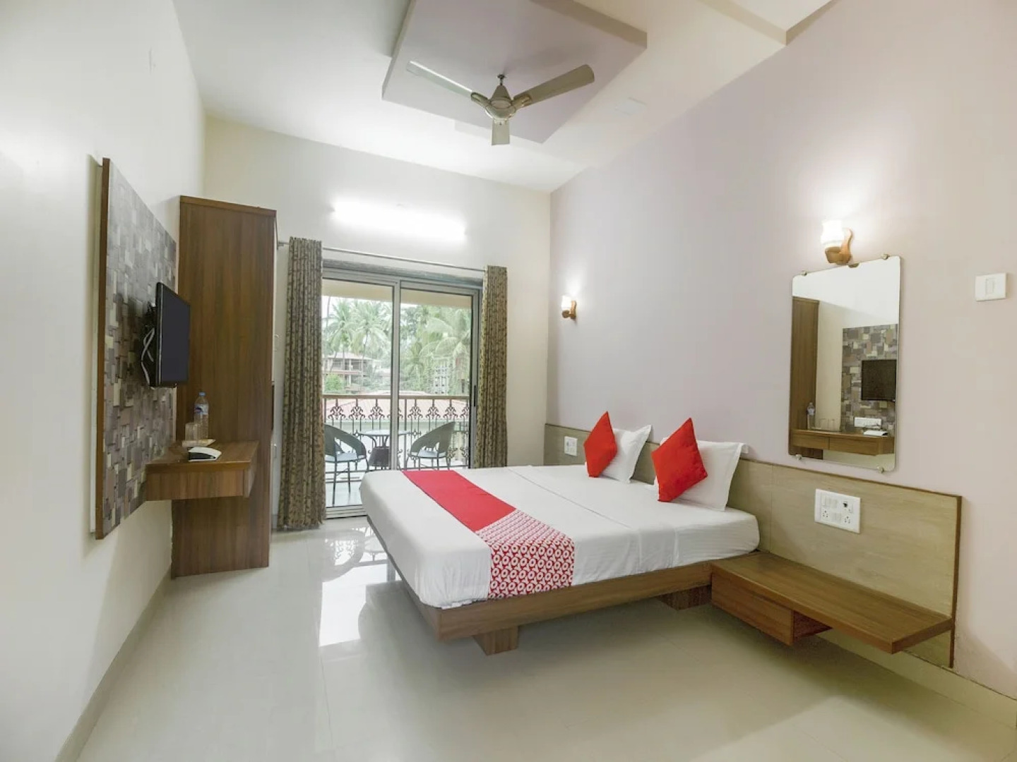 OYO 15553 Evergreen Holiday Home