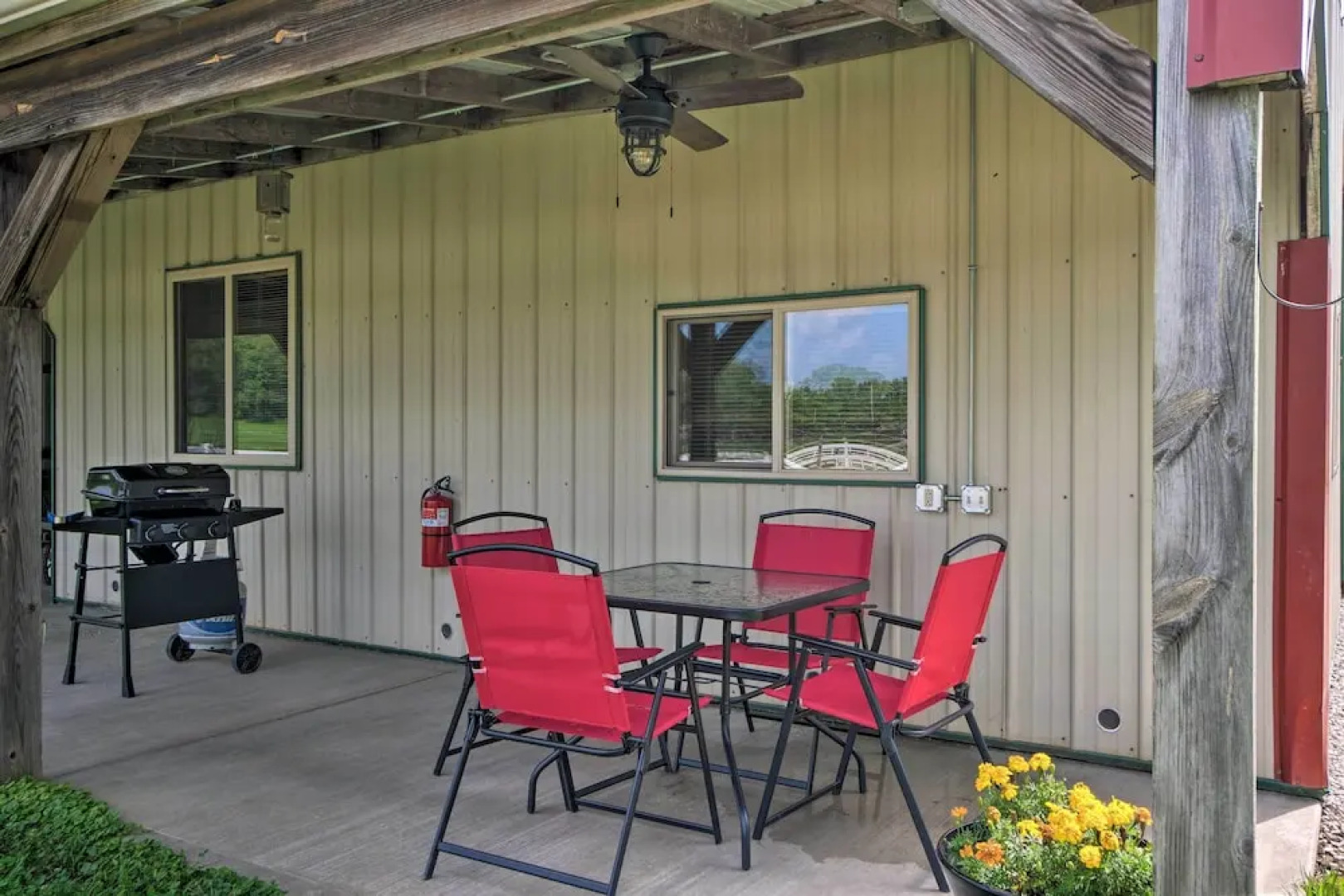 Renovated Bunkhouse on 12-acre Horse Farm!