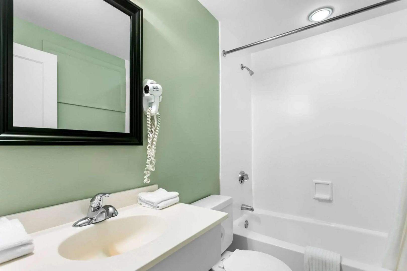 Rodeway Inn Gorham Riverside