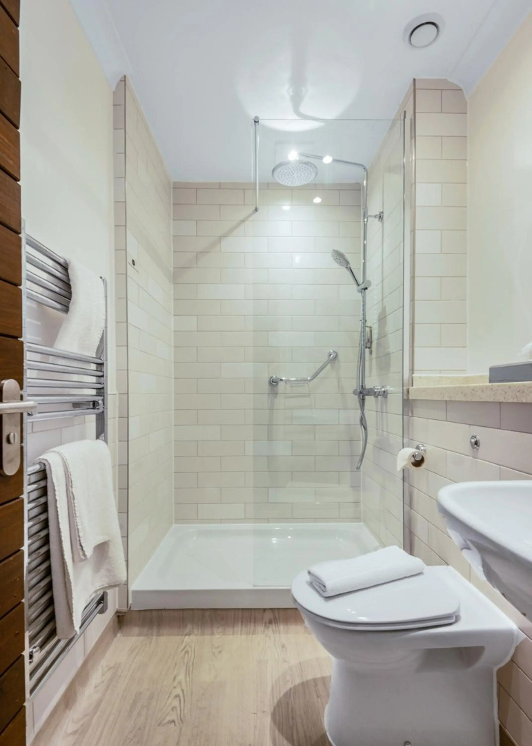 Inn on the Lake by Innkeeper's Collection