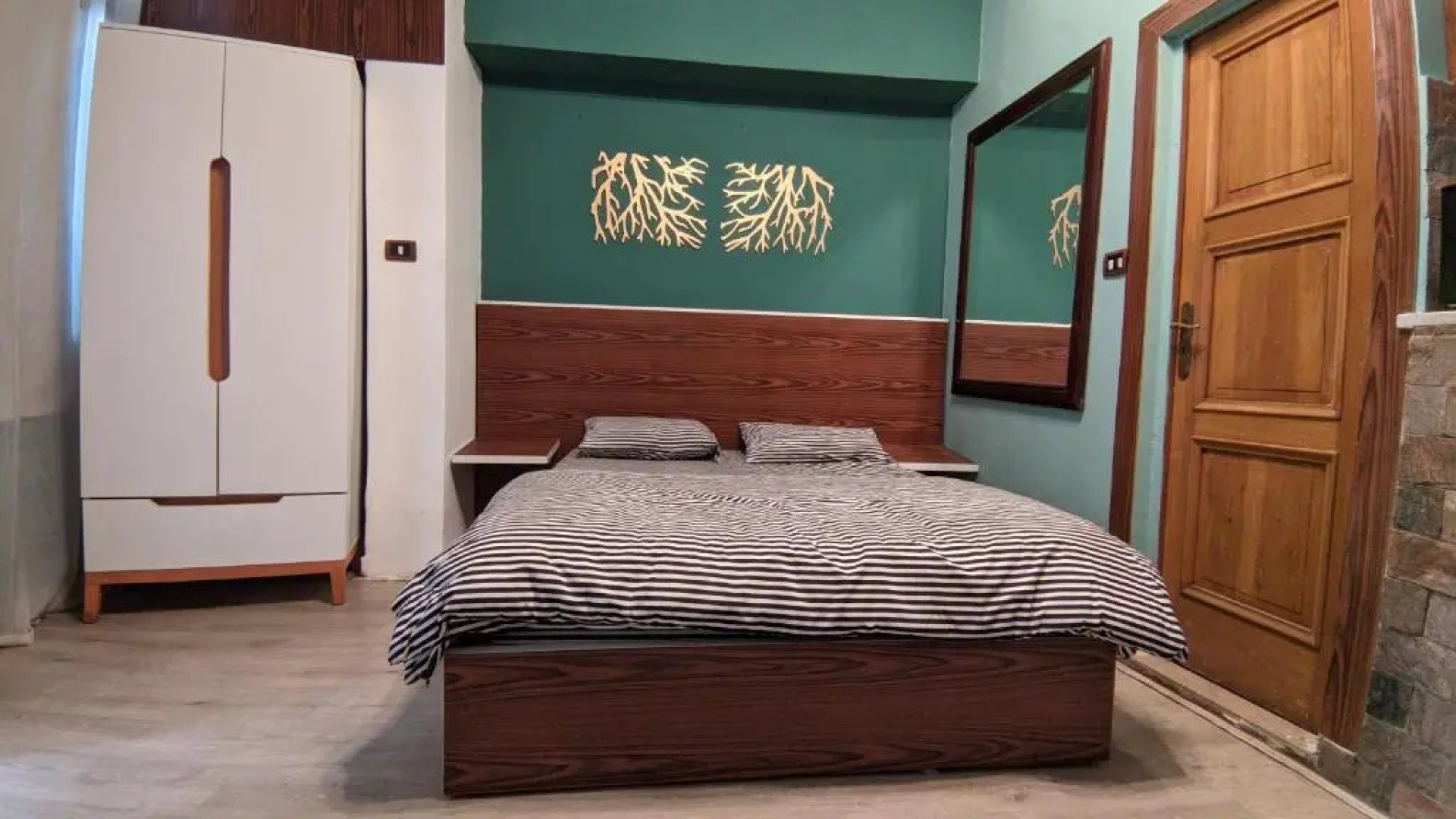 private entrance studio with private garden