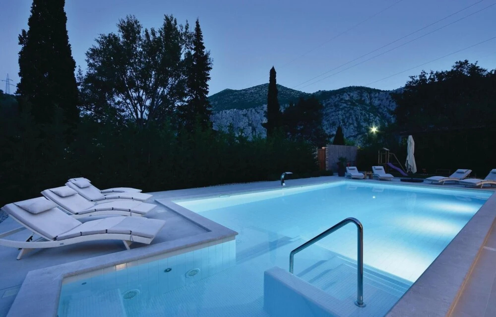 Amazing Home in Omis with Hot Tub, Sauna & WiFi